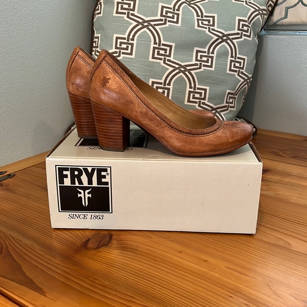 Frye Carson EUC 5.5 - 6